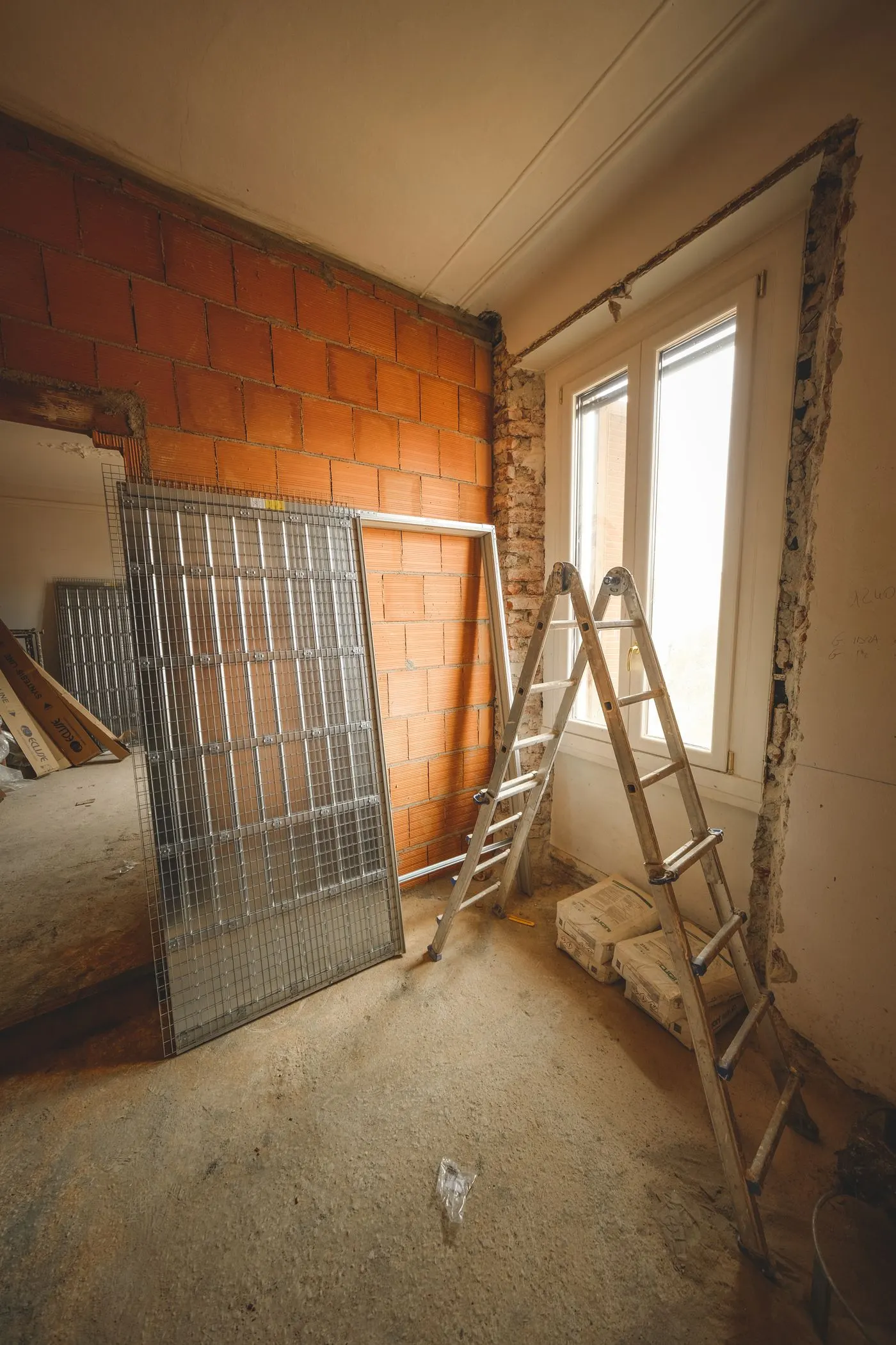 Pièce mise à nu pendant les travaux