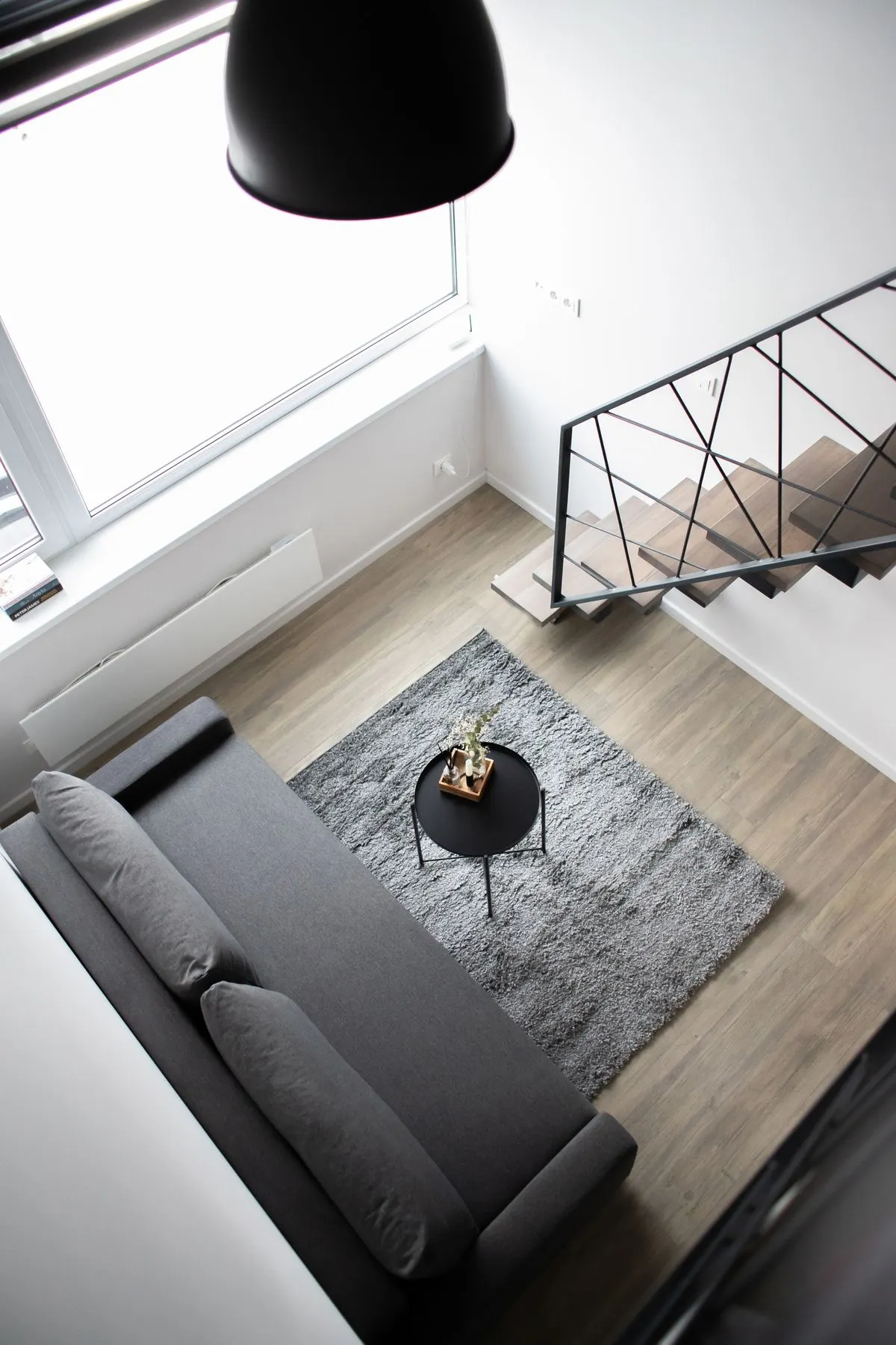 Séjour avec mezzanine après rénovation