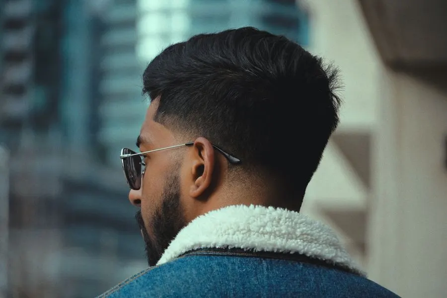 Low fade vu de dos, dessus texturé, transition basse et nette