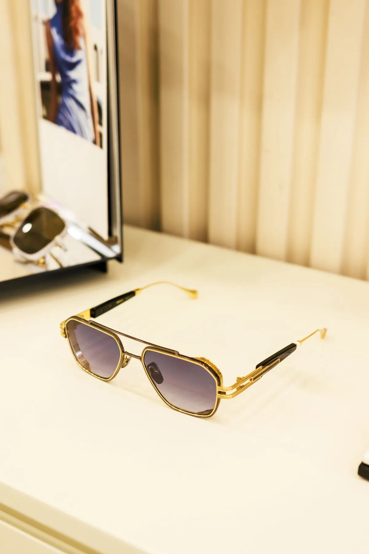 Lunettes de soleil aviateur dorées