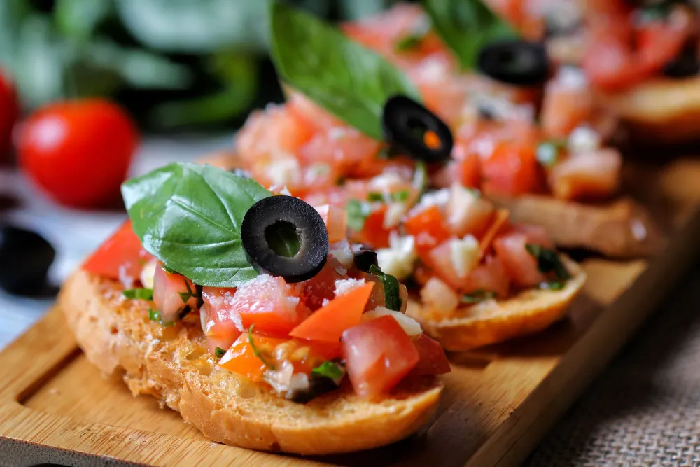 Bruschettas à la tomate, mozzarella et basilic