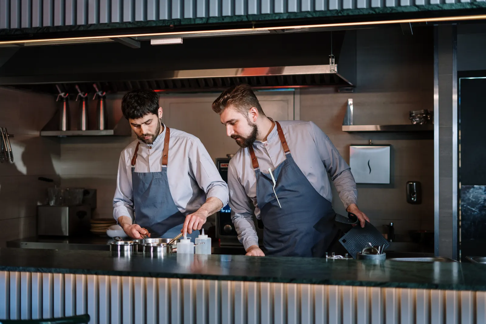 Deux cuisiniers au passe