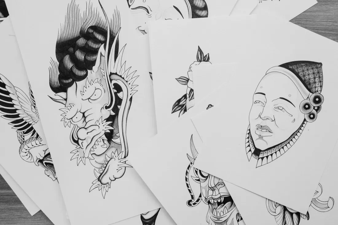 Planches de dessins préparatoires à l’encre : tête de dragon japonais, visage au voile géométrique