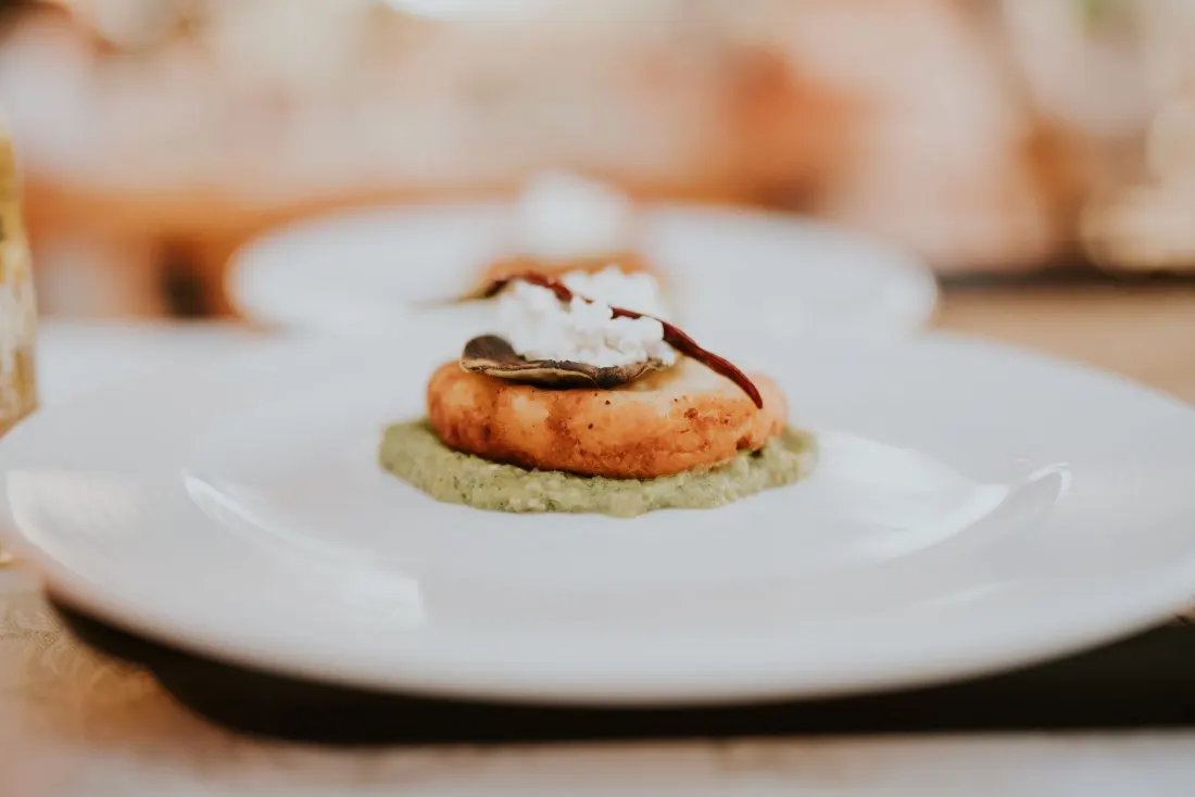 Saint-Jacques dressées avec un condiment aux agrumes